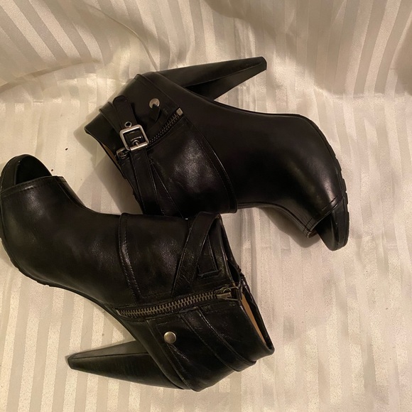 ‼️$30 , edgy and sexy Nine West booties